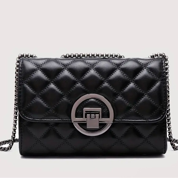 Unbranded Handbags - Elegant Unbranded Black Quilted Crossbody Chain Bag- NIP